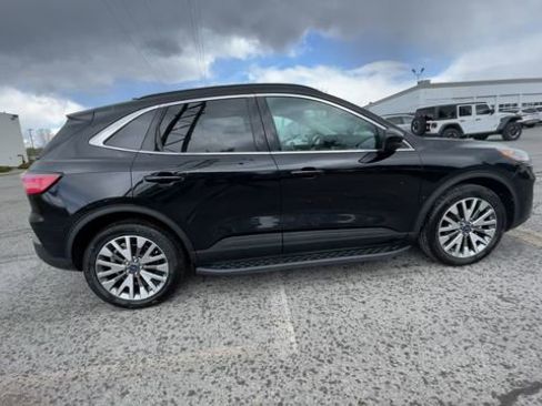 Certified 2022 Ford Escape Titanium w/ Class II Trailer Tow Package image 10