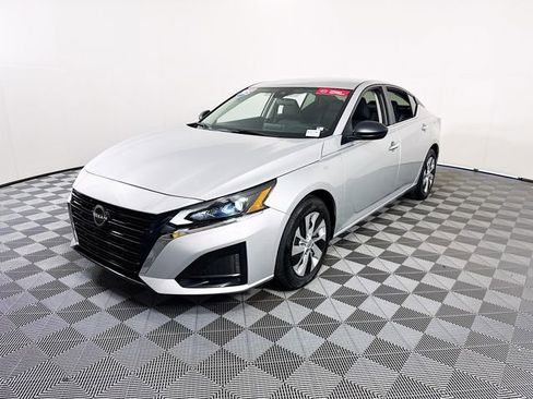 Certified 2025 Nissan Altima 2.5 S image 3