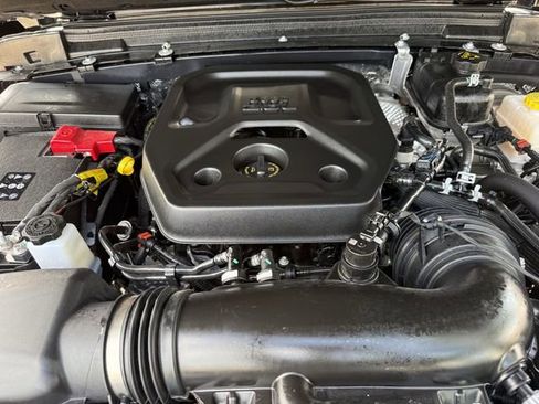 Used 2026 Jeep Wrangler Unlimited Rubicon AWD/4WD image 32
