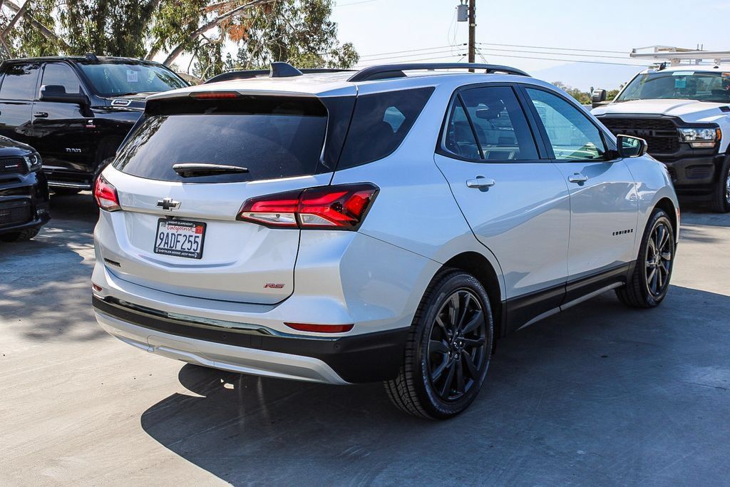 Used 2022 Chevrolet Equinox RS FWD image 9