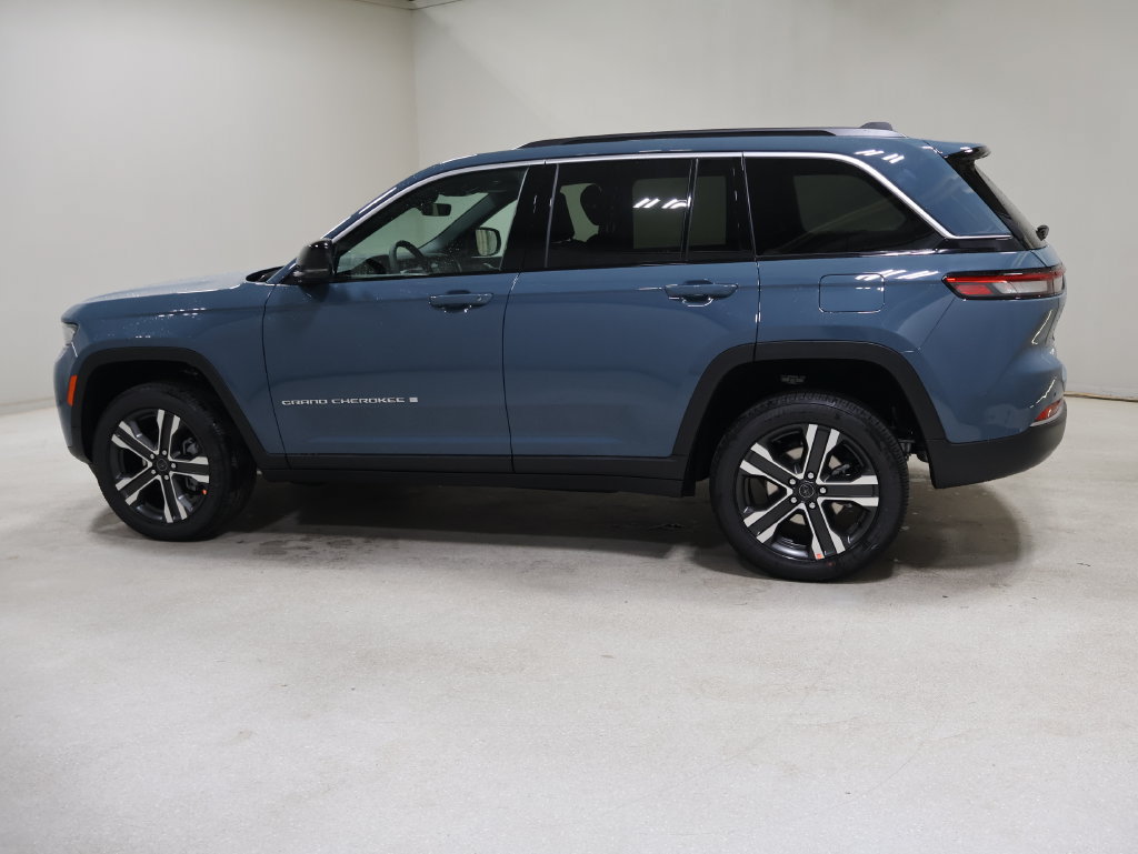 New 2027 Jeep Grand Cherokee Limited AWD/4WD image 4