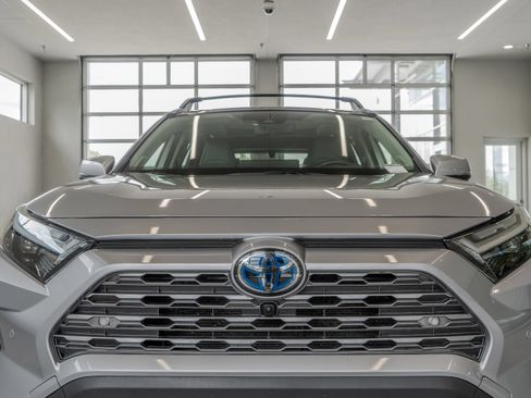 Used 2024 Toyota RAV4 Limited w/ Advanced Technology Package AWD/4WD image 23