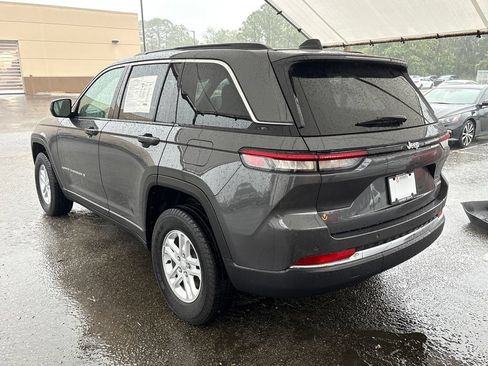 Used 2025 Jeep Grand Cherokee Laredo RWD image 3