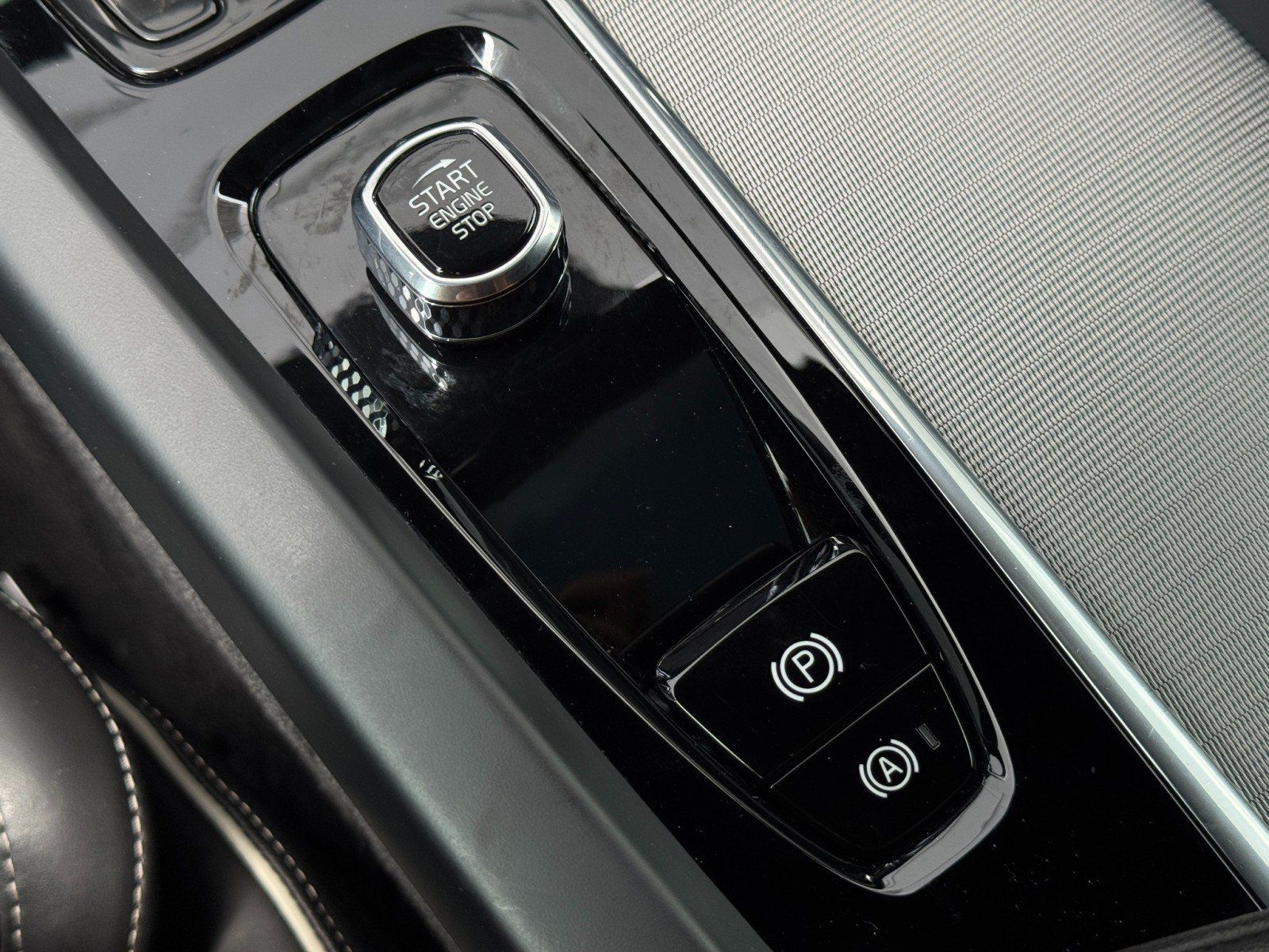 Used 2022 Volvo S60 B5 R-Design w/ Climate Package FWD image 27