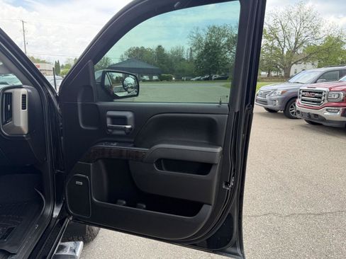 Used 2015 GMC Sierra 2500 Denali w/ Duramax Plus Package AWD/4WD image 27