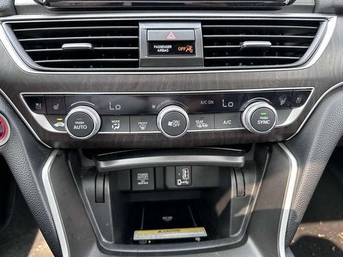 Used 2018 Honda Accord Touring image 27