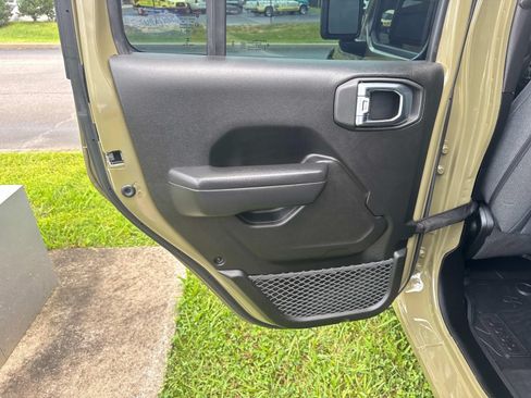 Used 2025 Jeep Wrangler Unlimited Sport AWD/4WD image 17