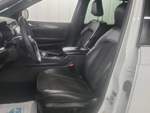 Used 2023 Jeep Grand Cherokee Altitude AWD/4WD image 8