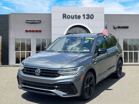Used 2023 Volkswagen Tiguan SE R-Line FWD image 2
