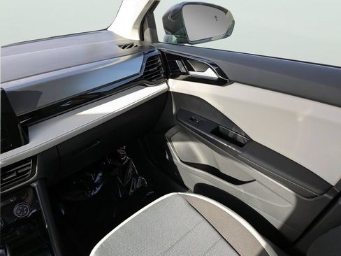Certified 2025 Volkswagen Taos S AWD/4WD image 14