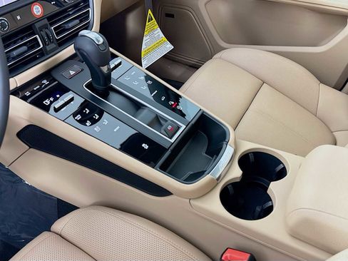 New 2026 Porsche Macan image 21