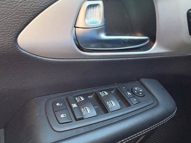 Used 2025 Chrysler Pacifica Limited FWD image 24