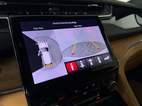 Used 2025 Jeep Grand Cherokee Summit image 19