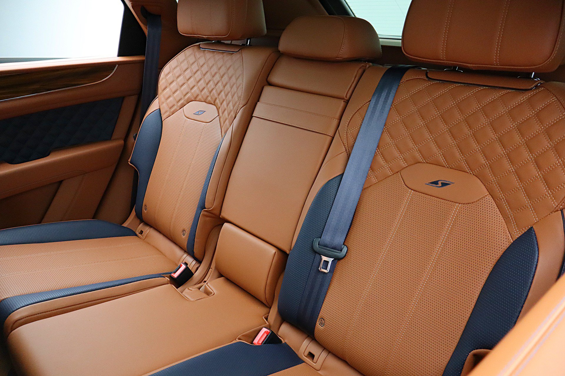 Certified 2022 Bentley Bentayga AWD/4WD image 29