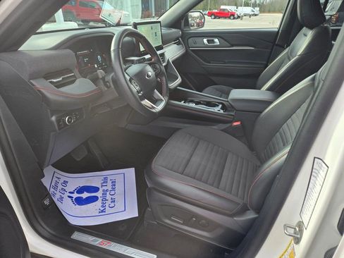 Used 2025 Ford Explorer ST-Line w/ ST-Line Street Pack image 7