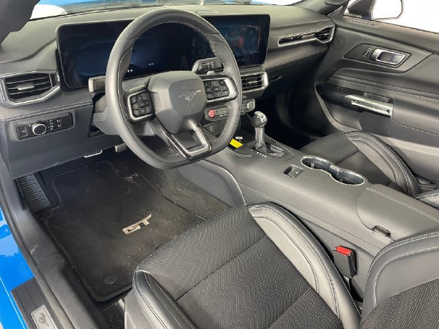 Used 2025 Ford Mustang GT Premium RWD image 3