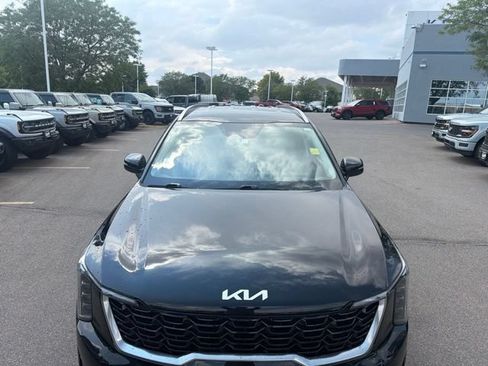 Used 2024 Kia Sorento S AWD/4WD image 3