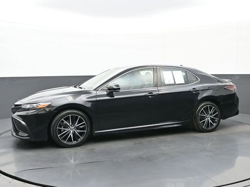 Used 2021 Toyota Camry SE image 6