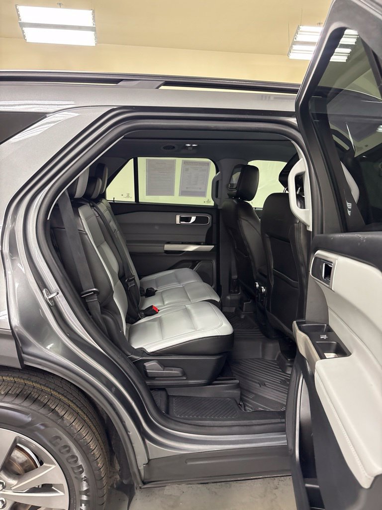 Used 2021 Ford Explorer XLT w/ Equipment Group 202A AWD/4WD image 32