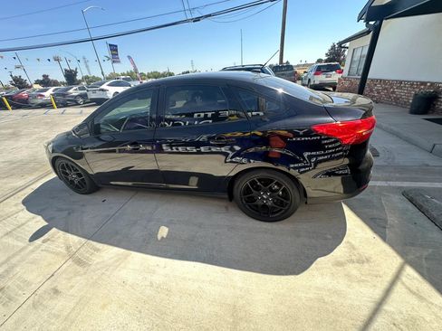 Used 2016 Ford Focus SE w/ Equipment Group 201A FWD image 13