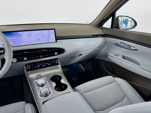 Certified 2026 Genesis GV70 2.5T Advanced image 25