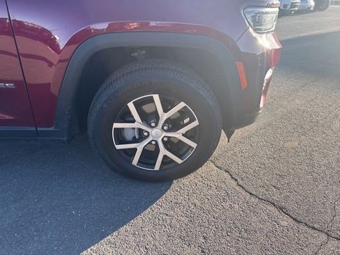 Used 2023 Jeep Grand Cherokee Limited w/ Trailer Tow Prep Group (B) image 9