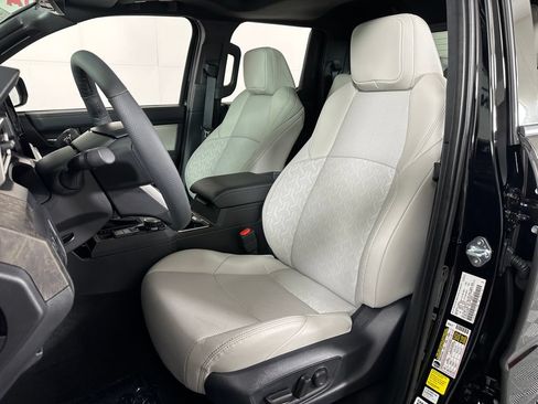 Used 2025 Toyota Tacoma Limited AWD/4WD image 14