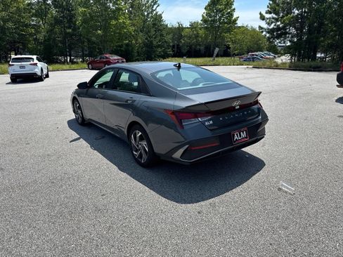Certified 2025 Hyundai Elantra Sport FWD image 3