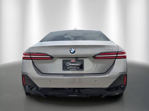 Used 2026 BMW 530i w/ M Sport Package RWD image 6