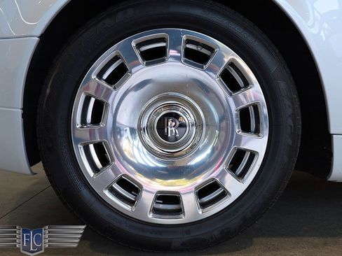 Used 2017 Rolls-Royce Phantom Drophead Coupe image 43