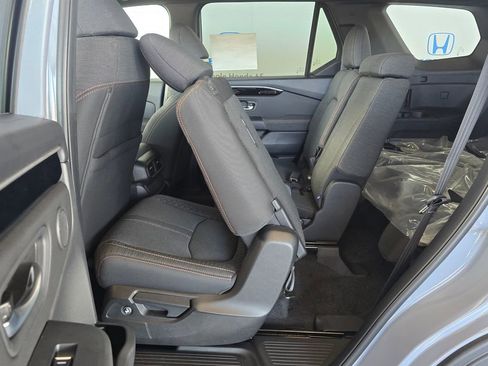 New 2026 Honda Pilot Sport image 18