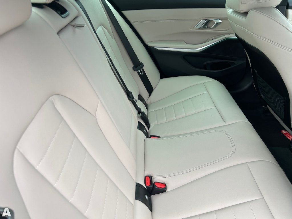 Used 2022 BMW 330i Sedan w/ Driving Assistance Package RWD image 14