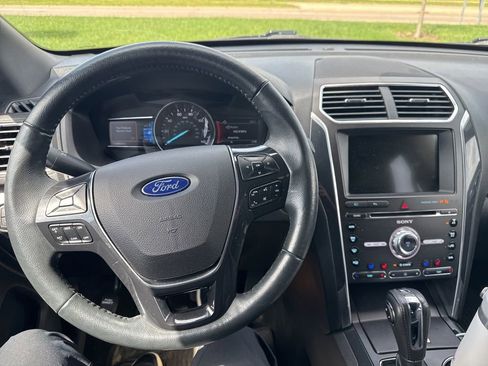 Used 2018 Ford Explorer Limited AWD/4WD image 8