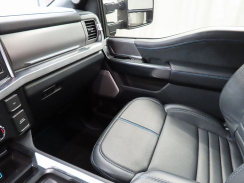 Used 2025 Ford F250 Platinum image 32
