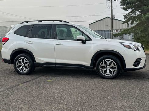 Certified 2023 Subaru Forester Premium AWD/4WD image 2