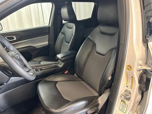 Used 2023 Jeep Compass Latitude AWD/4WD image 8
