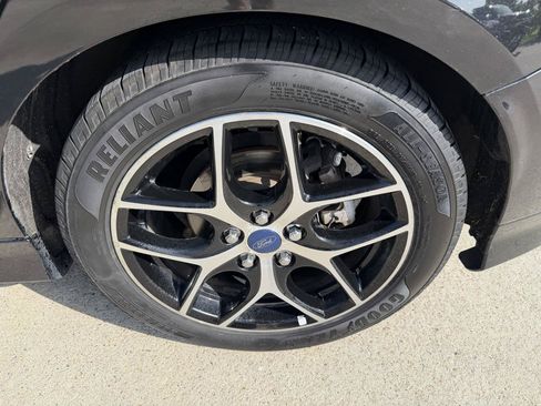 Used 2015 Ford Focus SE w/ SE Sport Package FWD image 7
