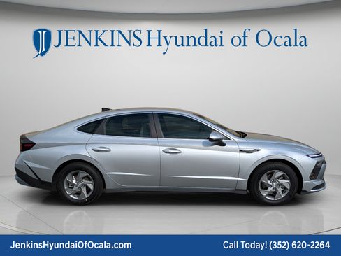 New 2026 Hyundai Sonata SE FWD image 2
