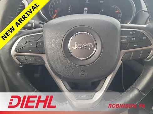 Used 2018 Jeep Grand Cherokee Laredo image 14