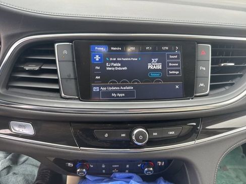 Used 2023 Buick Enclave Essence image 6