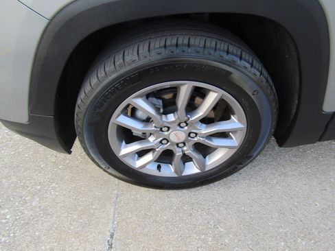 Used 2024 GMC Terrain SLT image 9