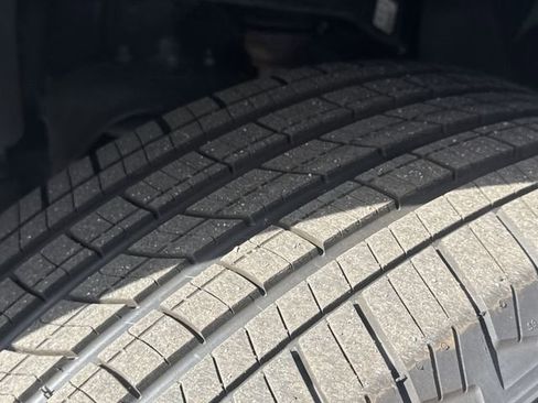 Used 2024 Nissan Frontier SV w/ SV Convenience Package image 32