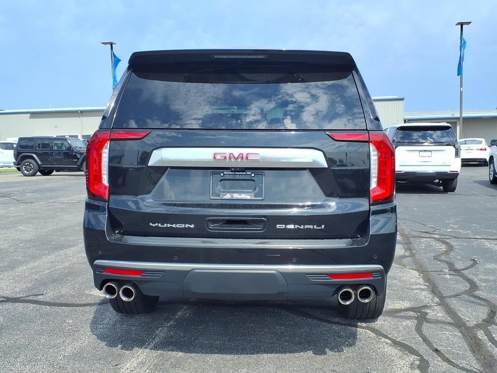 Used 2021 GMC Yukon XL Denali w/ Denali Premium Package AWD/4WD image 19