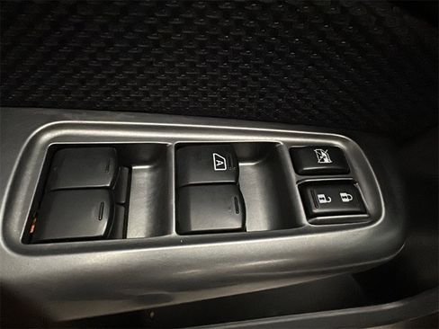 Used 2012 Subaru Forester 2.5X Premium w/ Popular Pkg 2 image 8