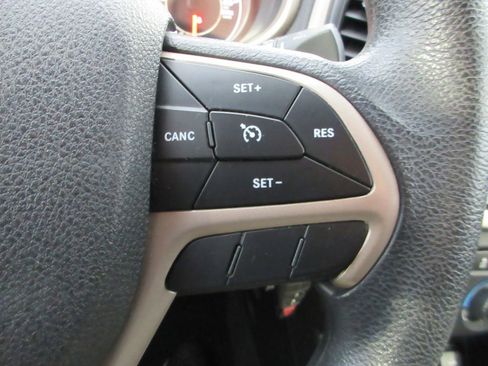 Used 2018 Jeep Cherokee Latitude image 26