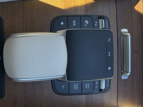 Used 2024 Mercedes-Benz GLS 450 4MATIC image 23