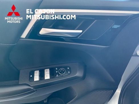 Used 2023 Mitsubishi Outlander SE image 10