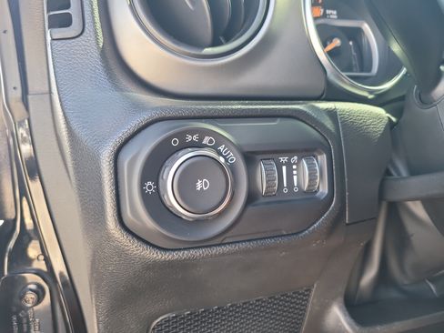 Used 2022 Jeep Wrangler Sport AWD/4WD image 30