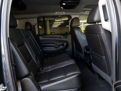 Used 2019 Chevrolet Suburban LT w/ Luxury Package AWD/4WD image 23