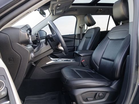 Used 2020 Ford Explorer XLT w/ Equipment Group 202A image 17